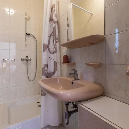 One-bedroom In I *
