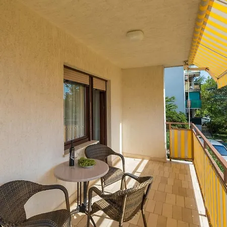 Apartament One-bedroom In I Crikvenica